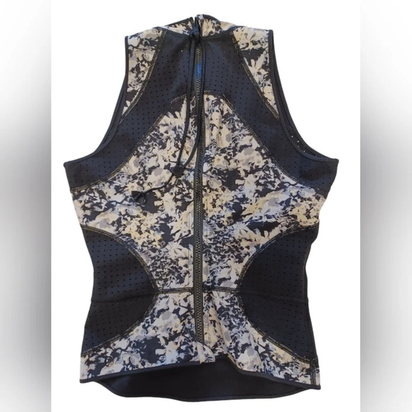 Lululemon EUC Salty Swim Rashie Sleeveless Black And White Tank Top - Picture 8 of 8